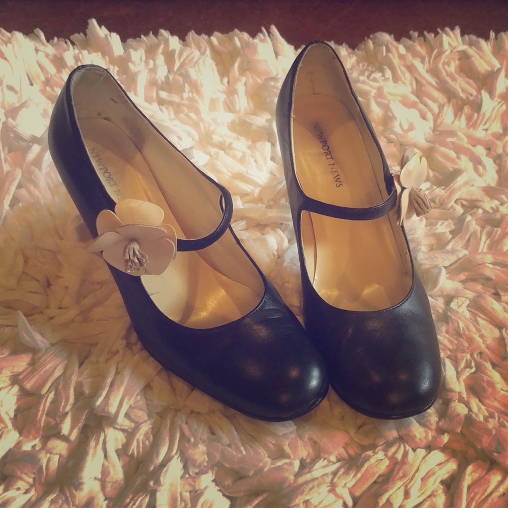 Ladies black Mary Jane's